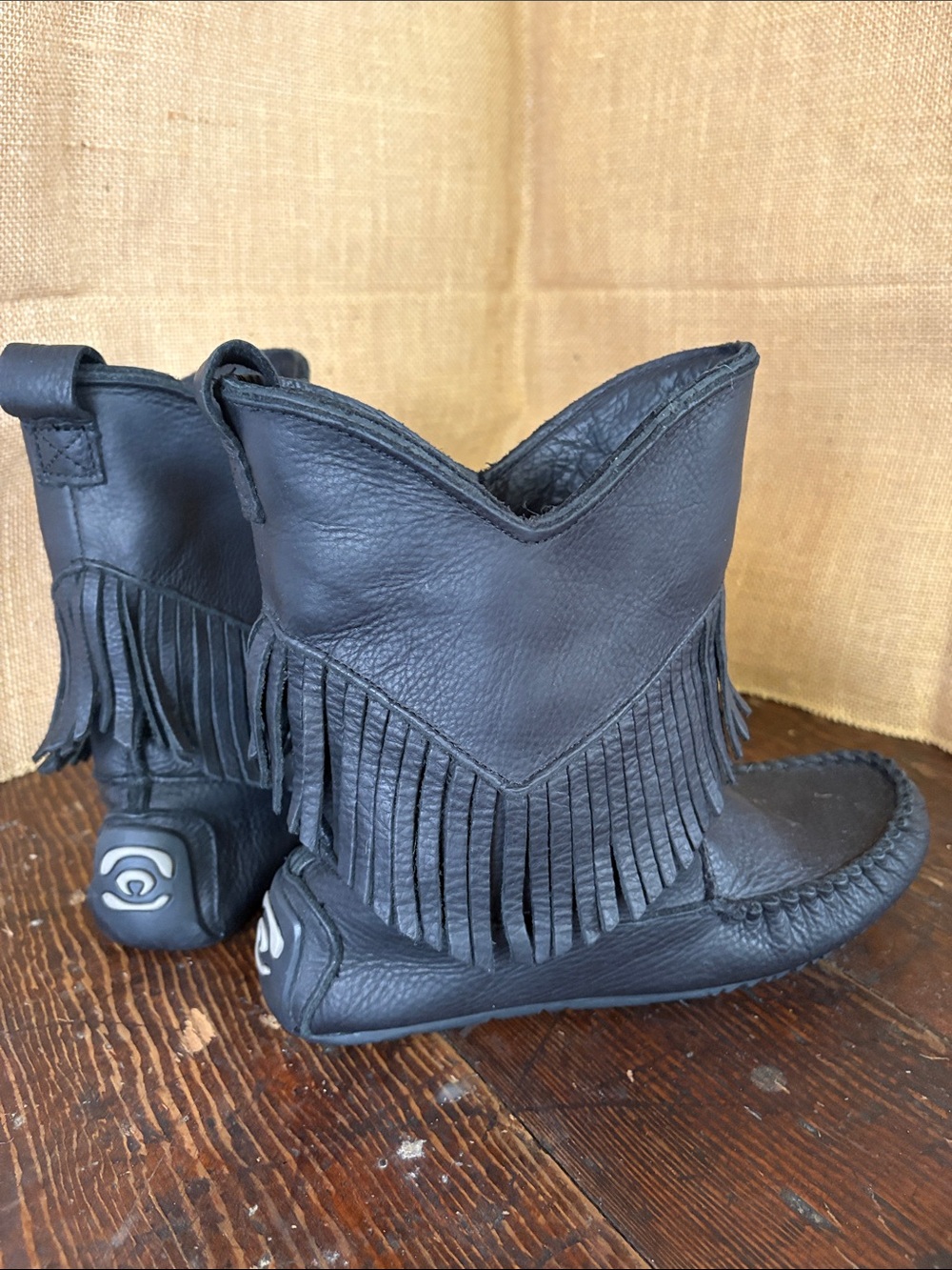 Manitobah Mukluks Fringed Black Leather Moccasin Boots Indigenous Designed 8
